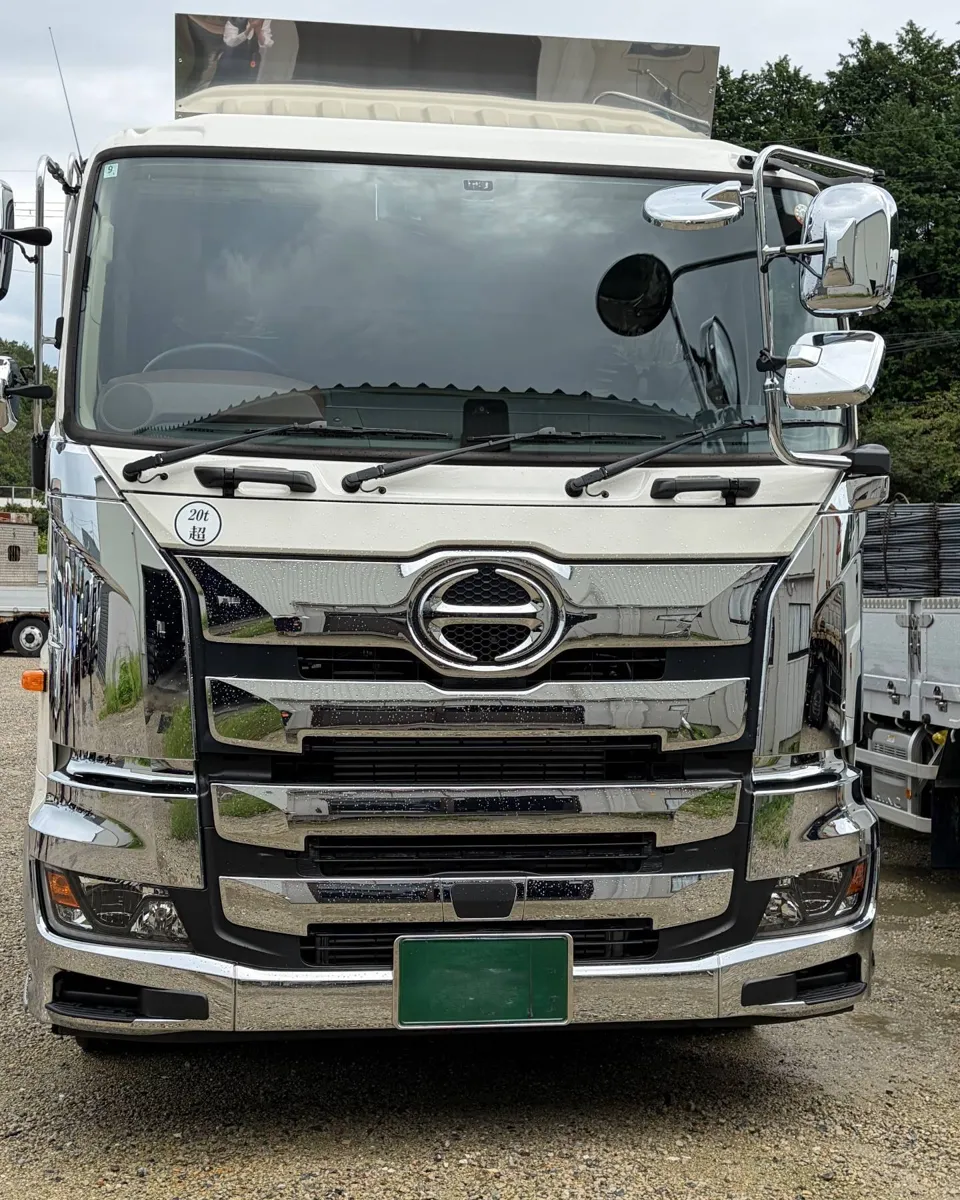 村田運輸興業の大型トラックの正面